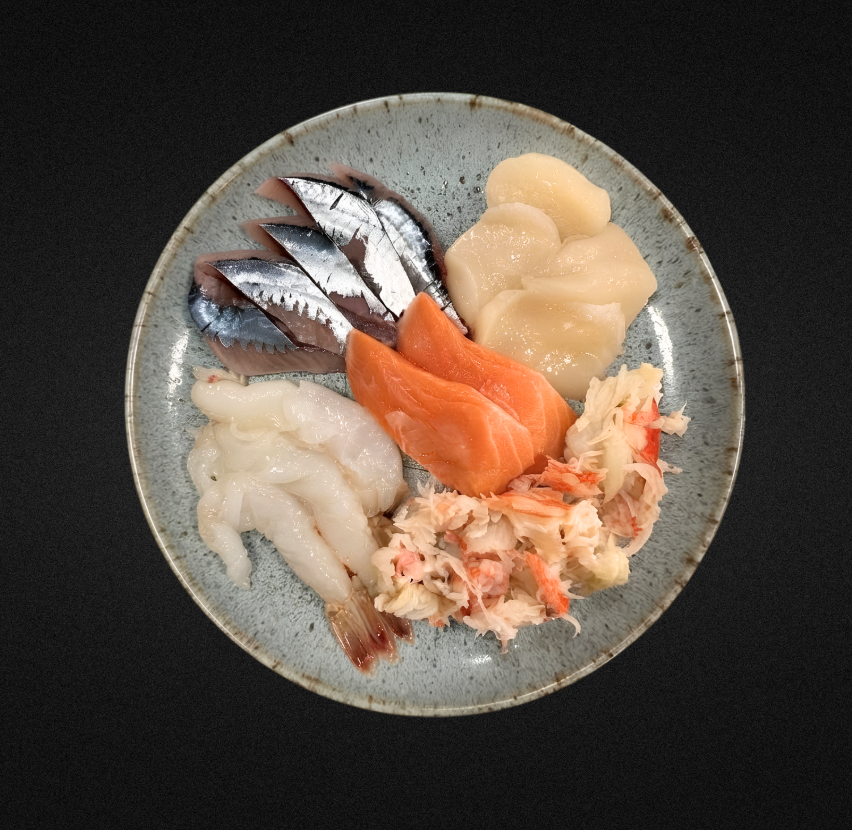 5種の彩り海鮮丼の具（さんま・ホタテ・タラバガニ・サーモン・赤エビ）